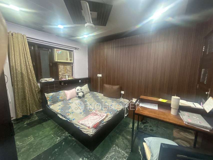 Single Room for Female In 2 BHK  In Patel Nagar