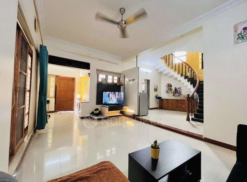 Single Room for Female In 2 BHK  In Hsr Layout