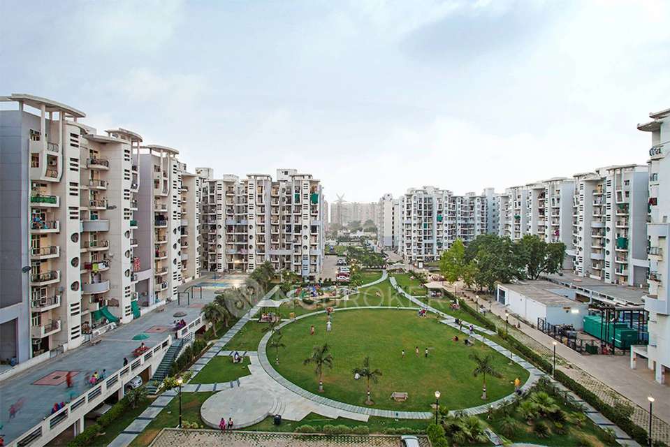 1 RK Flat In Omaxe Height For Sale  In Sector 86