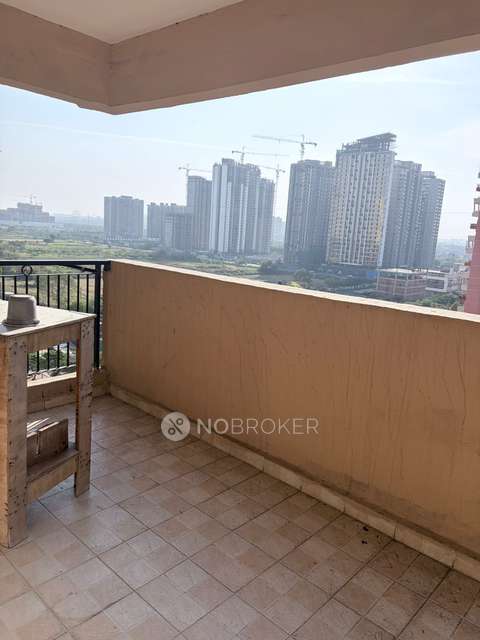 Single Room for Female In 3 BHK  In Gaur Sidhartam In Indirapuram