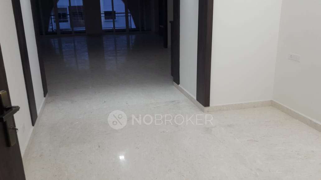 4 BHK Flat In Elegant Luxor For Sale  In Benson Town