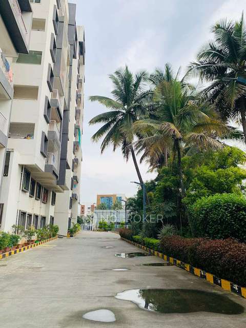 Single Room for Female In 2 BHK  In Keerthi Surya Shakthi Towers In Hoodi