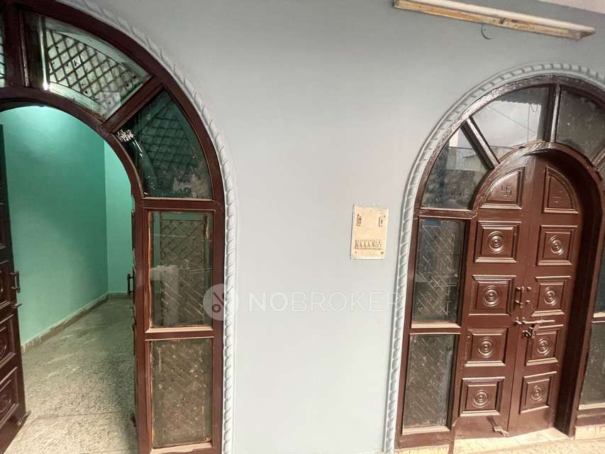 2 BHK Flat for Rent  In Gali No. 7