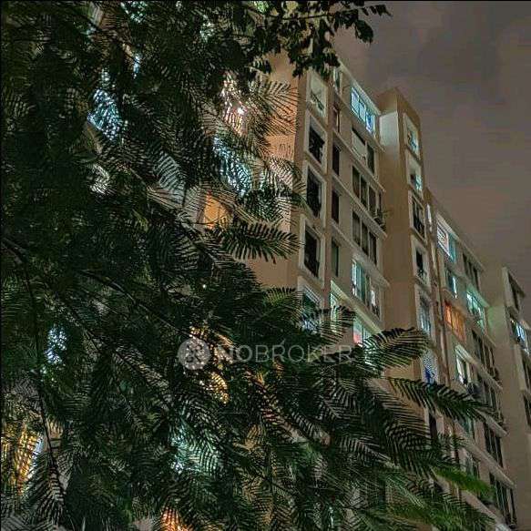 Single Room for Female In 3 BHK  In Gundecha Asta In Sakinaka