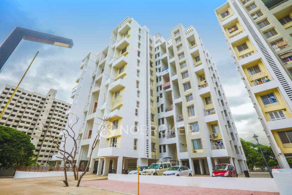 Single Room for Female In 2 BHK  In Sun Sapphire In  Hadapsar