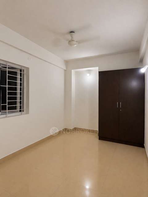 Single Room for Female In 3 BHK  In Rk Genesis Apartments In Hebbal Kempapura