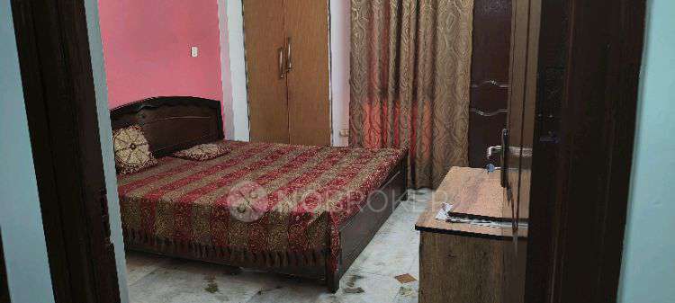 Single Room for Female In 3 BHK  In Gyan Khand 1, Indirapuram