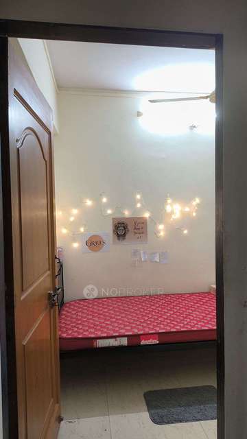 Single Room for Female In 2 BHK  In Shiv Shakti Building Andheri In Andheri West