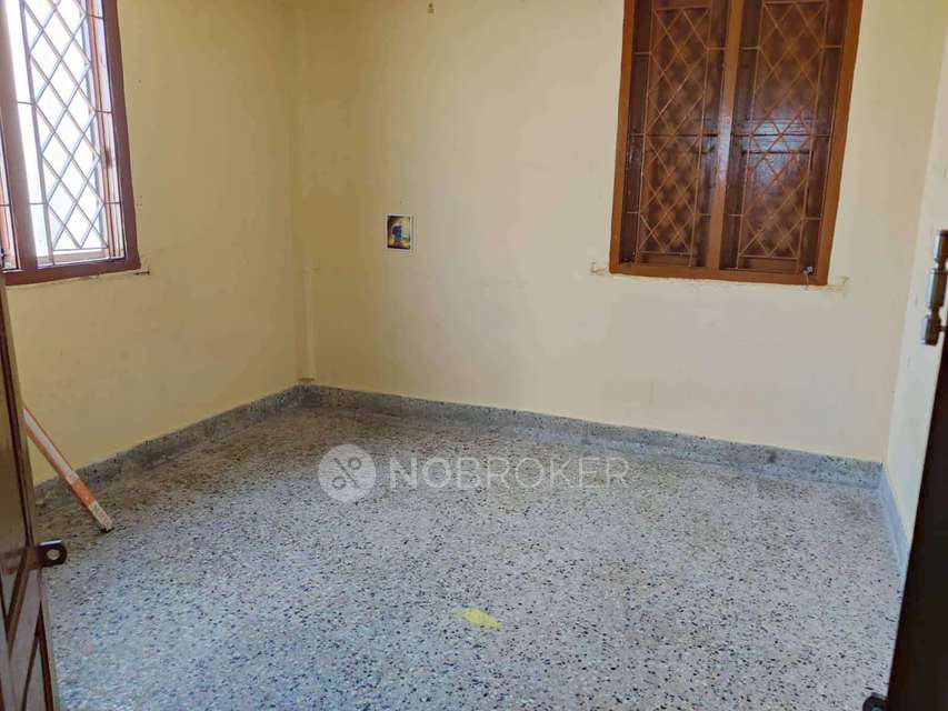 Shared Room for Female In 2 BHK  In Nungambakkam