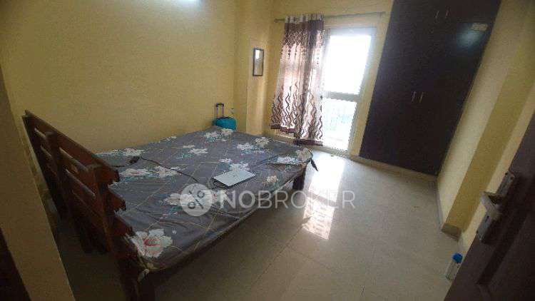 Single Room for Female In 3 BHK  In Golf City In Sector 75