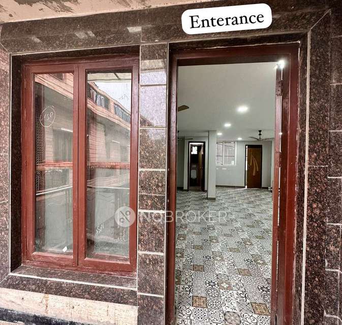 Shop in Ashok Vihar, Delhi for Rent 