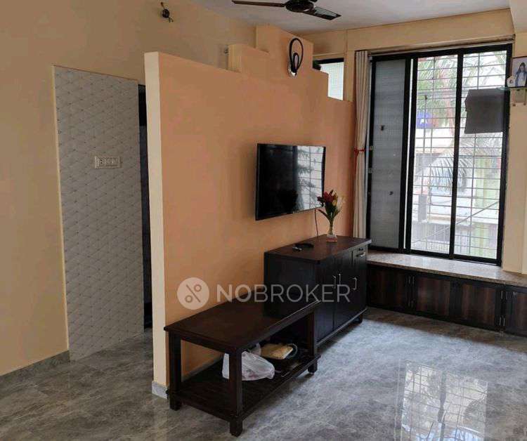 Single Room for Female In 2 BHK  In Kandivali West