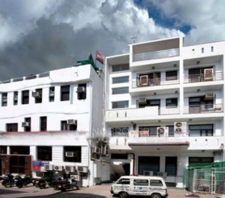 4+ BHK Flat In Anil Goel Building For Sale  In Shastri Nagar