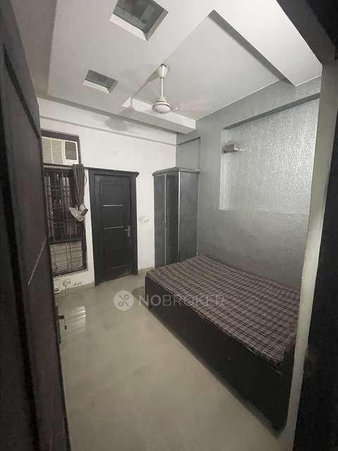 Single Room for Female In 2 BHK  In Apartment In Indirapuram