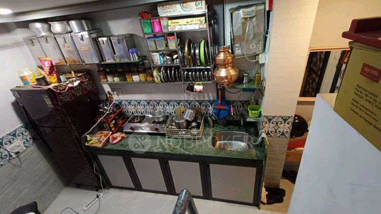 1 BHK House for Rent  In Kandivali Railway Station (w)