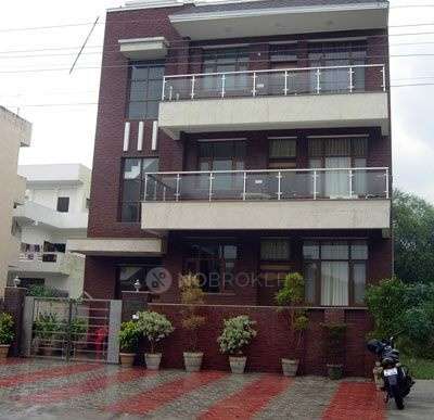 Single Room for Male In 3 BHK  In Jvd Home's In  Sector 45
