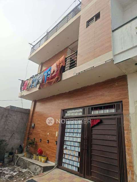 1 BHK Flat In Standlone Building for Rent  In  Sector 72