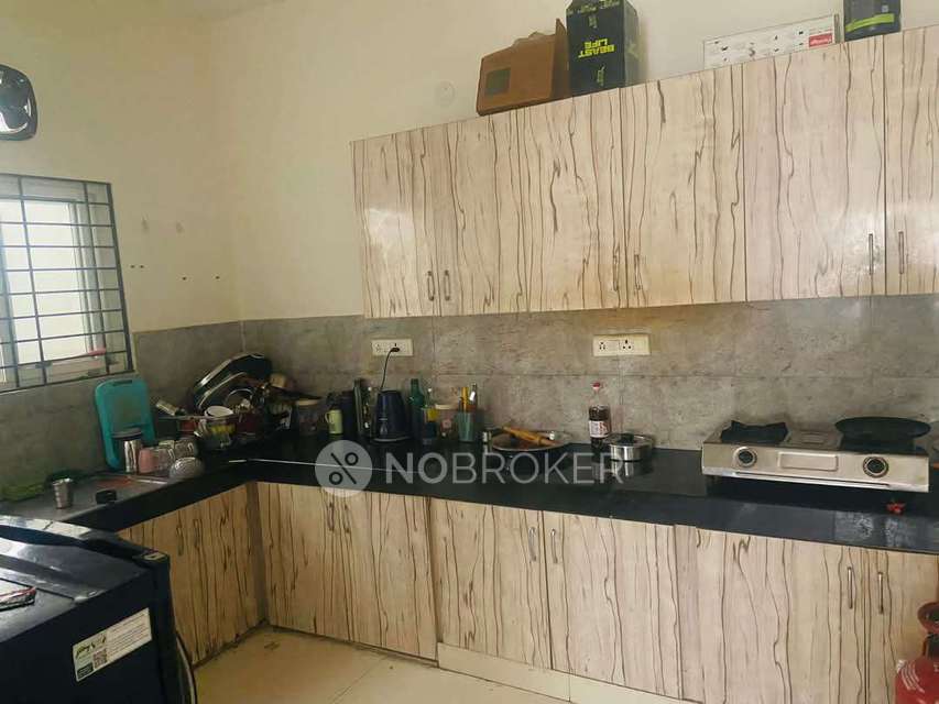 Single Room for Male In 3 BHK  In Sri Chetan Residency In Jubilee Hills