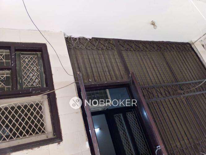 2 BHK Flat In Inderpuri For Sale  In Naraina Metro Station