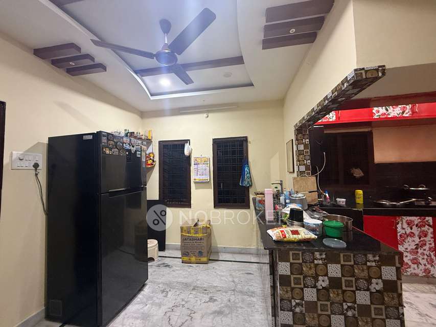 Single Room for Female In 2 BHK  In Lakshmi Balakrishna Residency In Kondapur