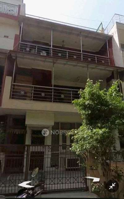 2 BHK Flat In Pink Town House for Rent  In Sector 24