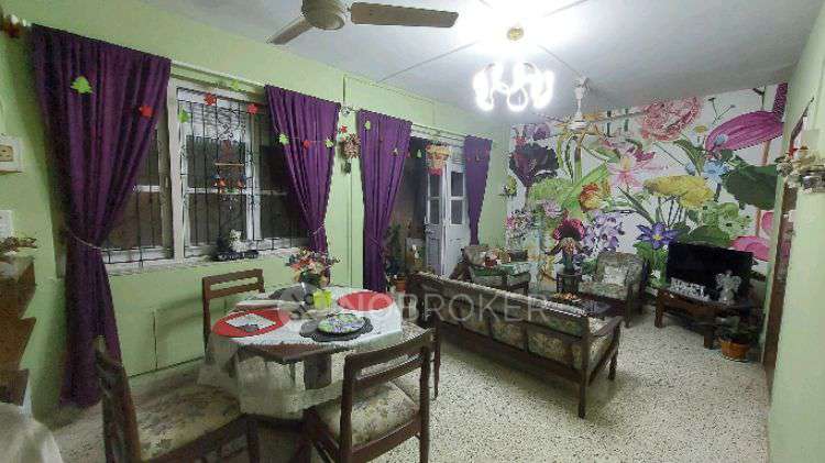 Single Room for Female In 2 BHK  In Cuz Inns Apartment In Bandra West