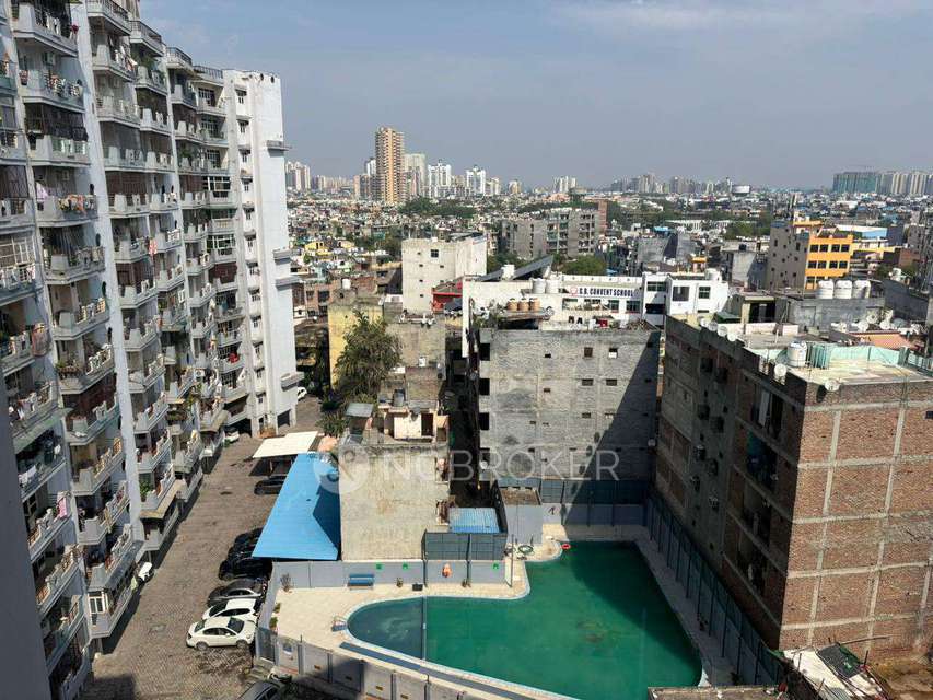 Single Room for Female In 2 BHK  In Super Tech Icon In  Indirapuram