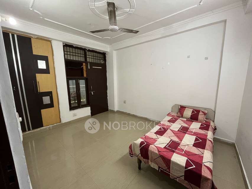 Single Room for Female In 3 BHK  In Hoshiyar Niwas In Saket 
