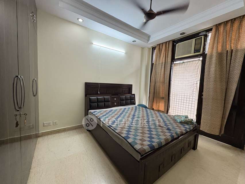 Single Room for Female In 2 BHK  In Kalkaji
