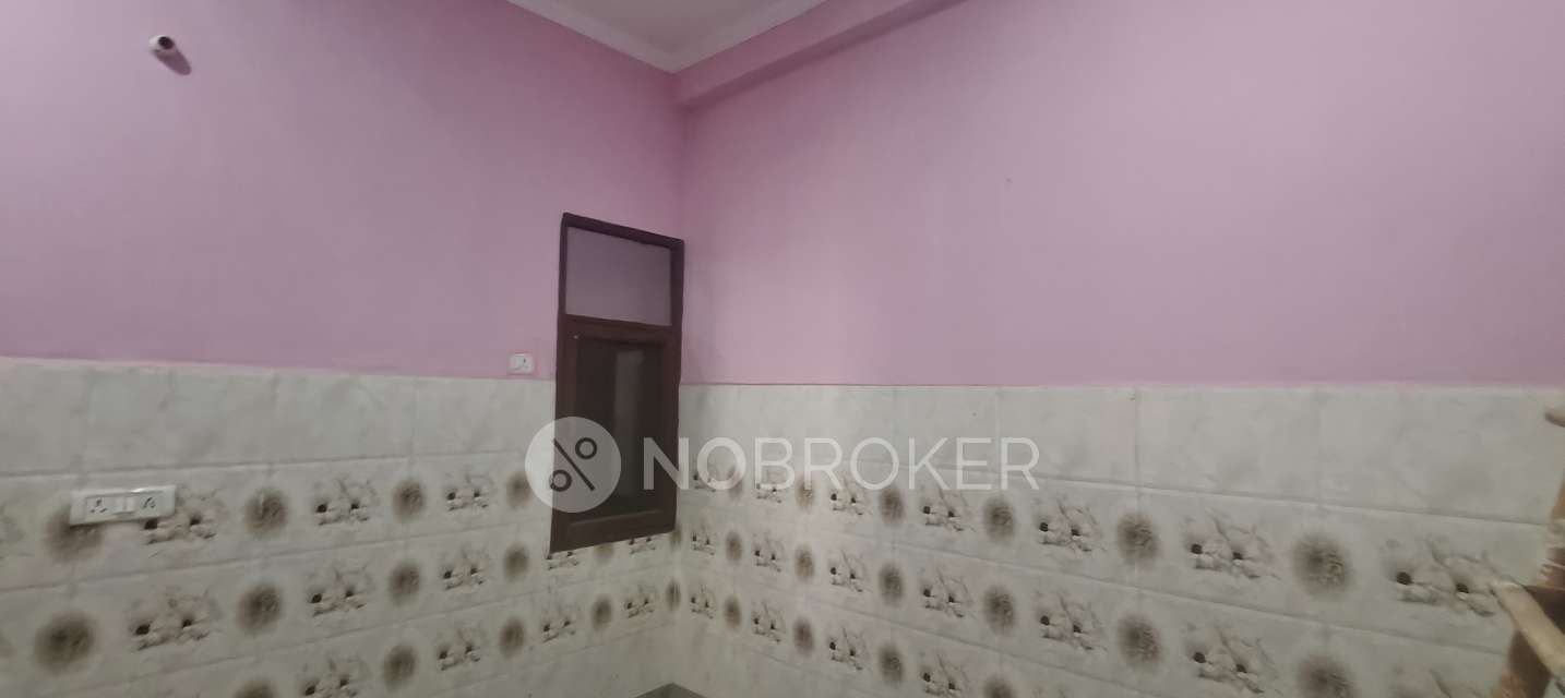 1 RK House for Rent  In Sector 62a