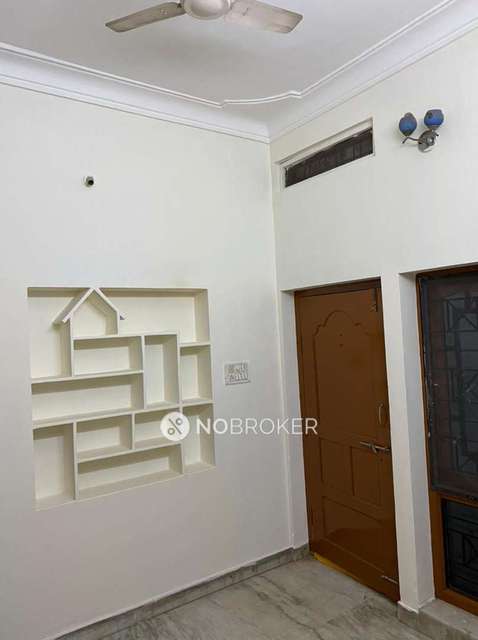 Shared Room for Female In 1 BHK  In Hitech City
