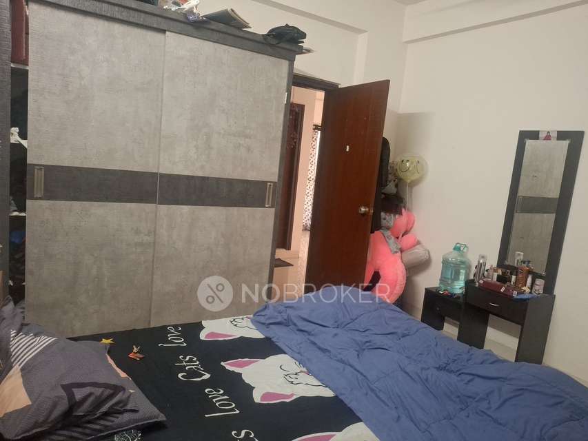 Shared Room for Male In 3 BHK  In Sahithi Sree Vidya Amrojiya In  Hitec City