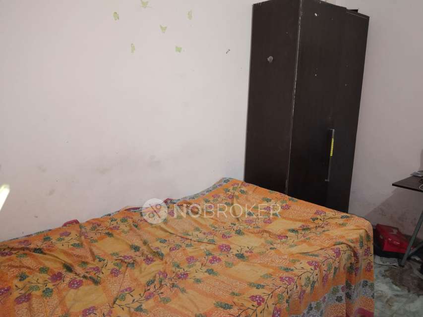 Single Room for Female In 2 BHK  In Alpha 1