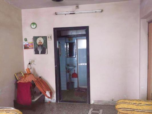 2 BHK Flat In Shri Goverdhan Cooperative Society For Sale  In Mulund West