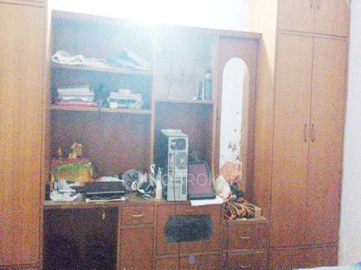 Single Room for Male In 3 BHK  In Sector 21