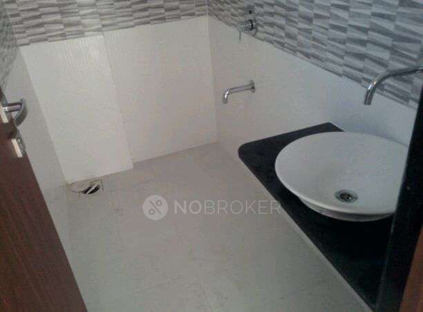 2 BHK Flat In Geminihousinggrandbay for Rent  In Grand Bay Wing-b1