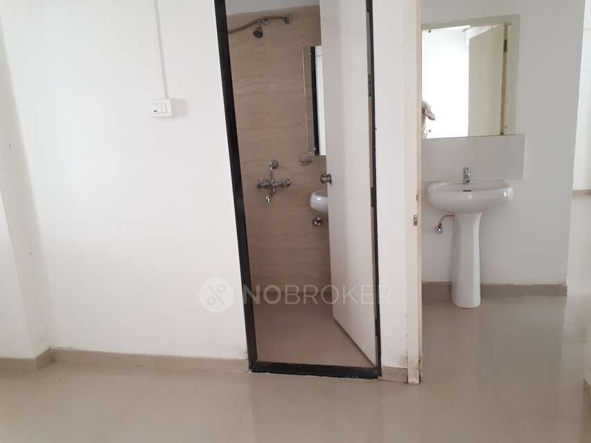 2 BHK Flat In Silver Nest Cooperative Society For Sale  In Dhayari, Pune