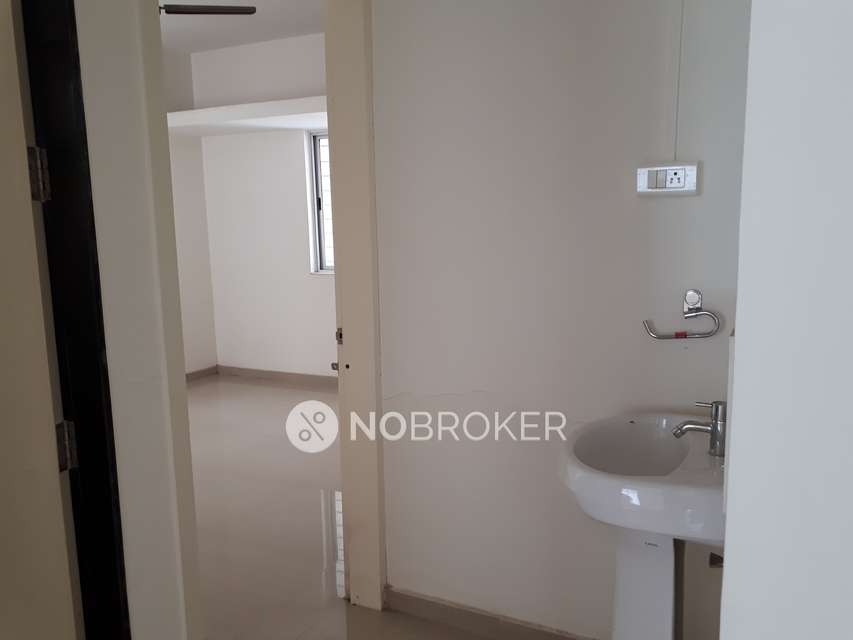 2 BHK Flat In Silver Nest Cooperative Society For Sale  In Dhayari, Pune