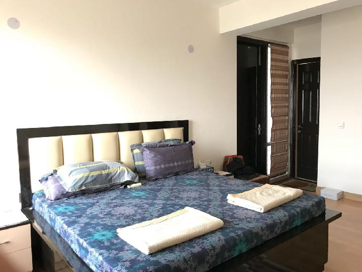 Unitech Fresco Sector 50 Rent WITHOUT BROKERAGE Semifurnished 2 BHK Rental Flat in Unitech