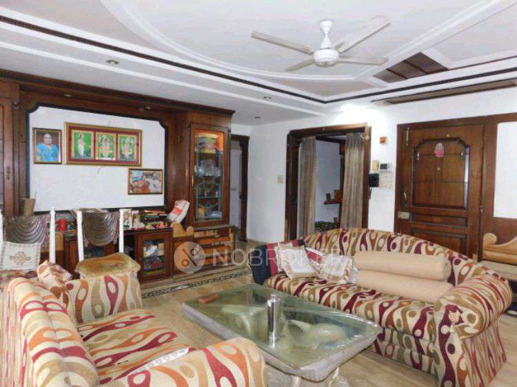 2 BHK Flat In Rudhani Plaza for Rent  In Kandiwali West