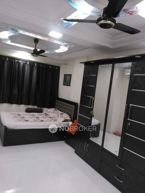 1 BHK Flat In Shri Kumar Chs For Sale  In Santacruz East