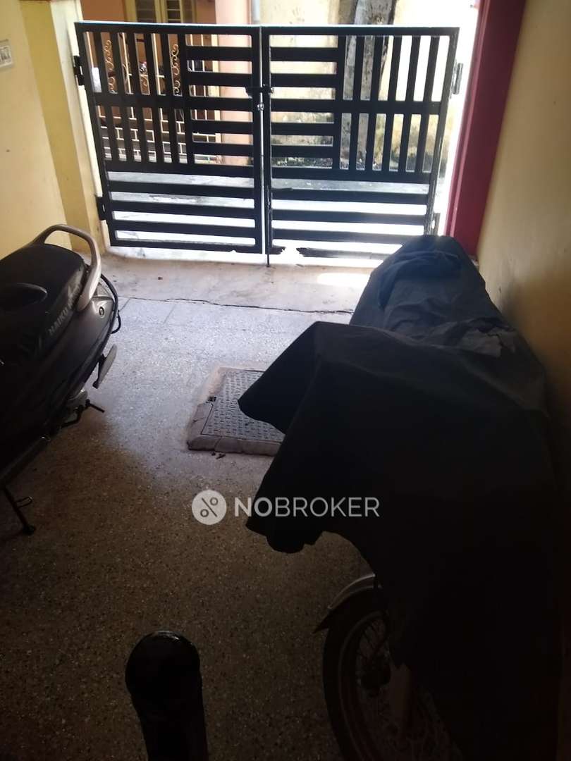 Independent House Ejipura Rent WITHOUT BROKERAGE Semifurnished 2 BHK