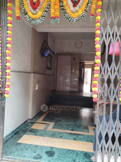2 BHK Flat In Ramnath Chs For Sale  In Mahim West