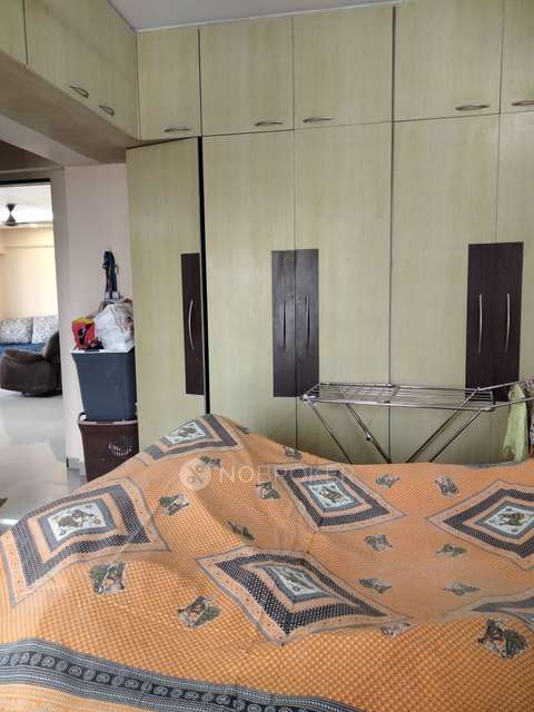 2 BHK Flat In Ramnath Chs For Sale  In Mahim West