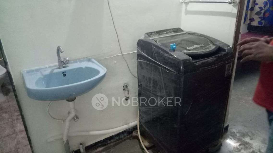 Shared Room for Female In 2 BHK  In Kharadi