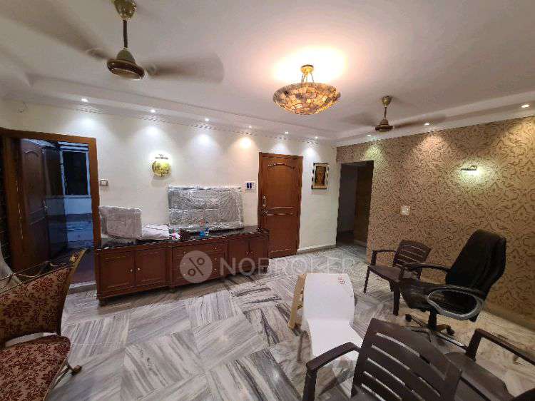 2 BHK Flat In Gyan Prem Building For Sale  In Malad West