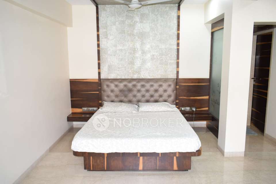 4 BHK Flat In Prabhadevi Coperative Housing Society For Sale  In Prabhadevi