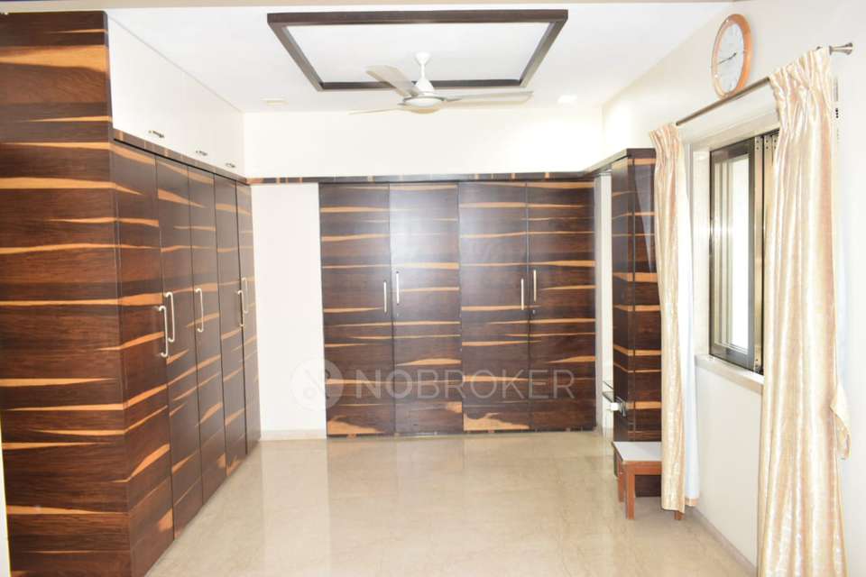 4 BHK Flat In Prabhadevi Coperative Housing Society For Sale  In Prabhadevi