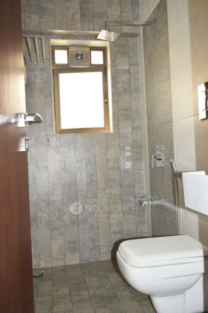 4 BHK Flat In Prabhadevi Coperative Housing Society For Sale  In Prabhadevi