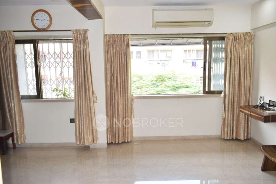 4 BHK Flat In Prabhadevi Coperative Housing Society For Sale  In Prabhadevi